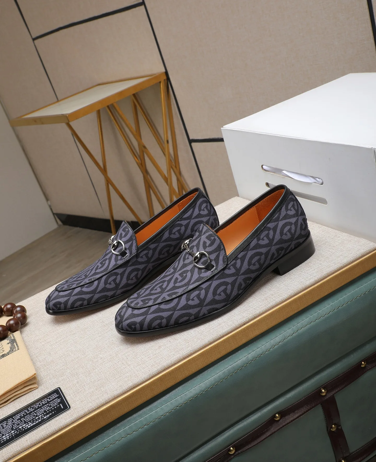 Men's men's shoes 💰540 (high-end, all-cow leather) GUCCI high-end formal leather shoes, original imported fabrics from Italy, cowhide lining, original hardware. I believe you will be struck by it from the first moment you see it. The avant-garde atmosphere can no longer fully interpret its elegance. AAA grade rubber outsole, super comfortable. Original counter last, ensuring its original version and quality. The simple upper ensures its comfort and breathability. A pair of truly good shoes has its own unique soul, famous quality, regular size 38-44 (45 46 customized)